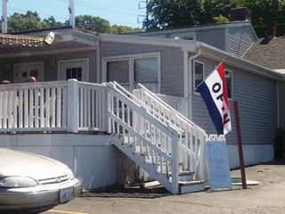 lil bear sports pub